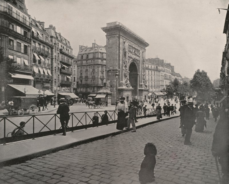 Paris: Porte St Denis, Lunch Hour by French Photographer