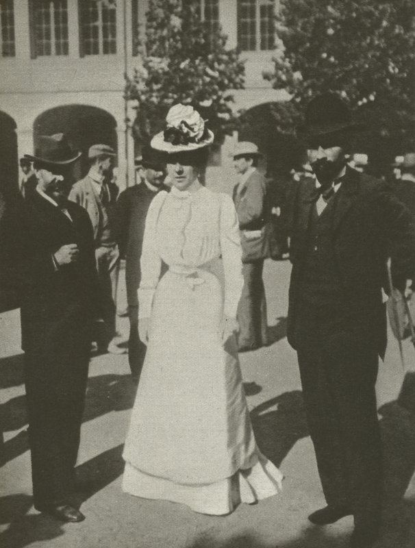 The Lady In White, the Dreyfus trials by French Photographer