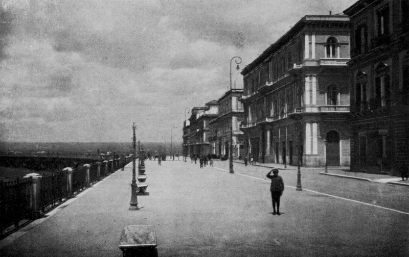 Taranto, Corso ai due mari by Italian Photographer