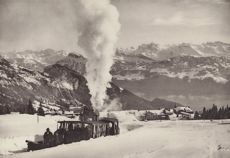 Rigi Kaltbad, Wintersportzug der Vitznau Rigi Bahn by Jean Gaberell
