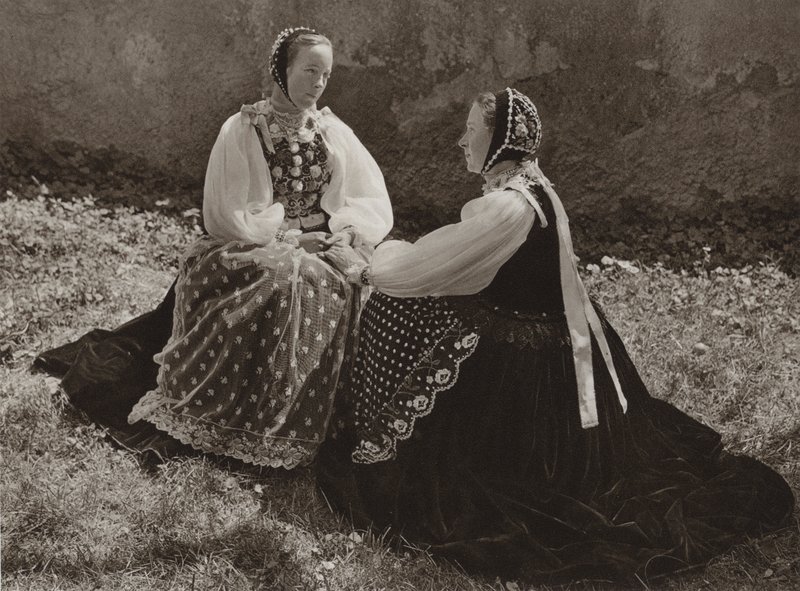 Lechinta, Saxon Girls in Sunday Costume by Kurt Hielscher