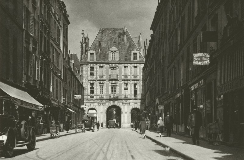 Paris: Rue de Birague by Mario Bucovich