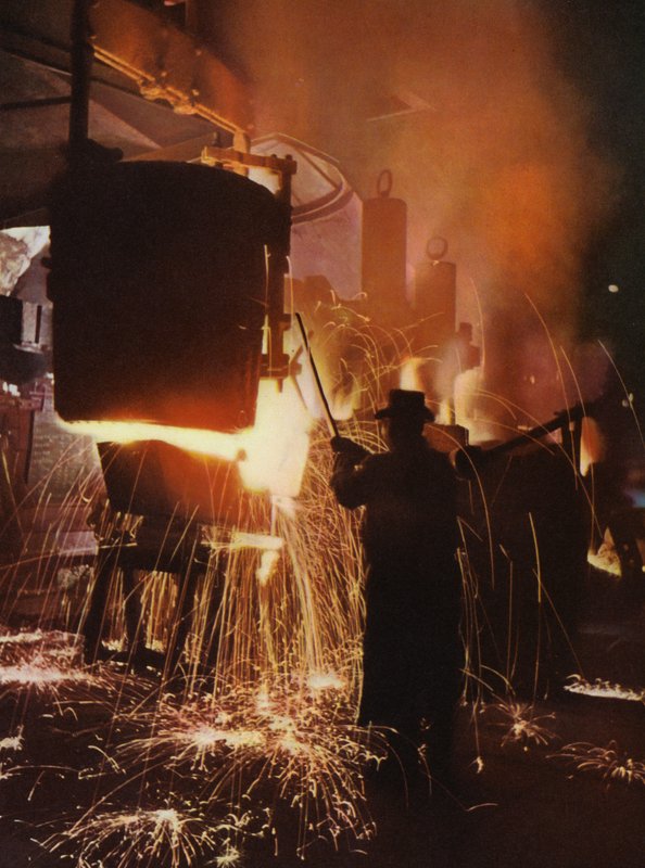 Early colour photography: Making steel by Paul Wolff