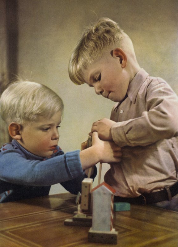 Early colour photography: Play by Paul Wolff