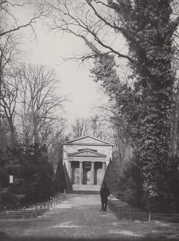 Charlottenburg, Mausoleum, Ausseres by Photographer German