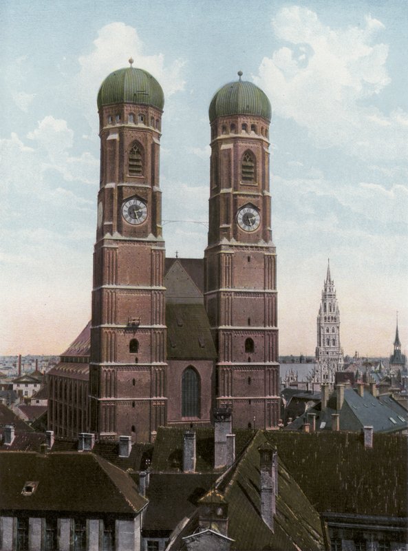 Munich: Frauenkirche by Photographer German