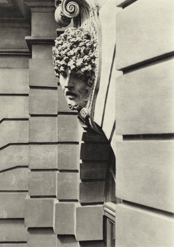 Berlin: Zeughaus, Head of a dying warrior by Sasha Stone