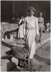 A small trade that brings little gain, Iraq, 1925