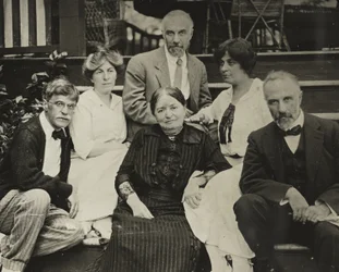 Untitled (Stieglitz, Agnes, Mother Hedwig, Julius, Selma, and Lee on Oaklawn Steps)
