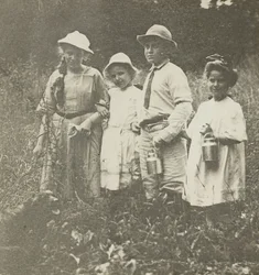 Untitled Flora, Elizabeth, Howard & Kitty in Lake George Field