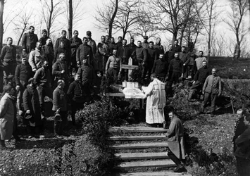 First World War (1914-1918): Sunday Mass at the Ferme de Canny (Canny-sur-Matz) in May 1915. Private collection