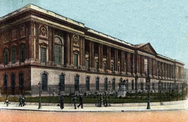 Paris: exterior view of the Colonnade du Louvre built by Claude Perrault (1613-1688)