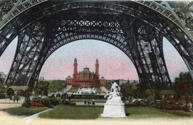 Paris: the Palais du Trocadero seen under the Eiffel Tower. Photograph of 1920 in Artistic Album of the city of Paris. Private collection.