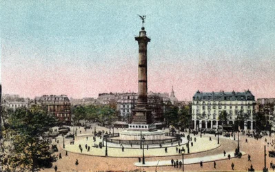 Paris: view of the Column of July on Place de la Bastille