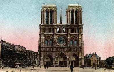 Paris: view of the facade of Cathedrale Notre Dame. Gothic architecture. Photograph of 1920 in Artistic Album of the city of Paris. Private collection.