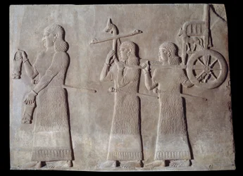 Court of the palace of King Sargon II of Assyria, servants carrying situles and the king