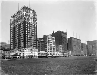 Buildings on Michigan Avenue from Balbo Street to Van Buren Street, Chicago, Illinois, USA, c.1905