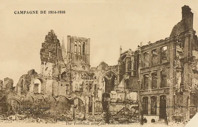 Hotel de Ville after the bombardment, Ypres, 1915