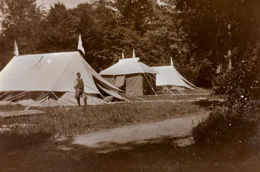 Album of the First World War in Friuli-Venezia Giulia: tents, reception, surgery and dressing in front of Villa Brazzà, home to No. 17 War Hospital in Soleschiano Manzano, photo taken from the church tower, 05/1916