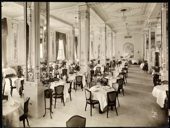 A dining room at the Robert Treat Hotel, Newark, New Jersey, 1916