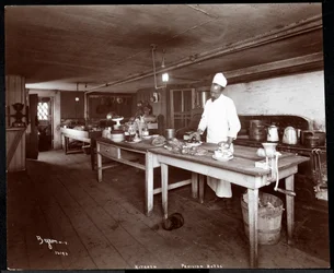 Chef in the kitchen at Janer