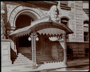 Entrance of the Hotel Earlington, 55 West 27th Street, New York, 1906