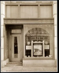Storefront of En Route Service, Inc., at the Savoy Plaza Hotel, 59th Street and 5th Avenue, New York, 1928