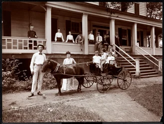The Janer Family, Staff and Guests at Janer