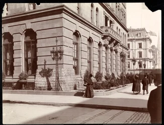 View of the Waldorf Astoria Hotel and the J. J. Astor Residence along 5th Avenue at 33rd and 34th Street, New York
