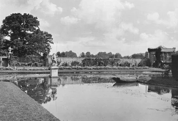 At Westbury: A Clairvoyee and the Smaller Pavilion