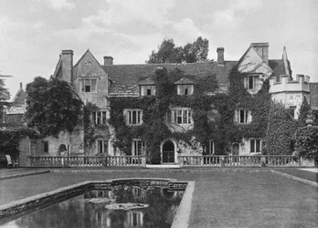 Front in the Green Court