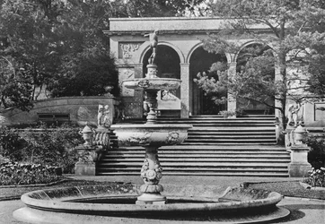 The Loggia and Fountain