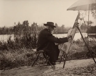 The painter Lhermitte Léon (1844-1925), while working on the Marne sidebank, not far from his property, about 1914-1915, France