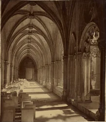 Arched Hallway, Batalha