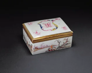 A Monogrammed Snuff Box, Qianlong Period (1736-95) c.1750