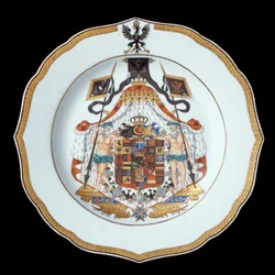 An Armorial Dinner Plate, Qianlong Period (1736-95) c.1755