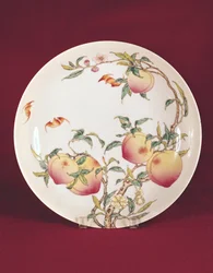 Famille rose plate decorated with a pattern of apricots, Qing Dynasty