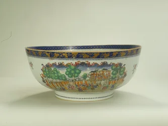 Famille rose punch bowl with oval foliate panel depicting the Grand Walk, Vauxhall Gardens in the 1750s, Qianlong Period, c.1790
