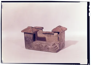 Funerary model of a house, Han dynasty