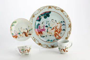 Plate, tea bowl, coffee cup and saucer decorated with representations of the Judgement of Paris