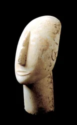 Art of the Cyclades: “Big Head”. Marble sculpture. 3000 BC. Cycladic Civilization (-3200 to -2000). Athens, National Archaeological Museum