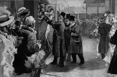 Louise Michel returned to France after her deportation for her participation in the Paris Commune. It was welcomed at Saint Lazare station by Henri Rochefort, Louis Blanc and George Clemenceau