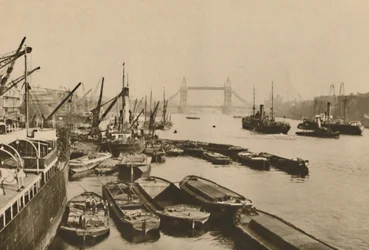 Shipping in the Pool of London: A Vista from London Bridge to Tower Bridge