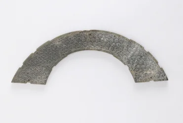 Thin Plaque Cut in Arc of Circle, of the Type Huang