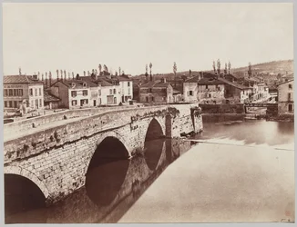 Périgueux. The Tournepiche Bridge, upstream side
