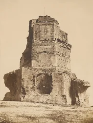Ruins, Tour Magne