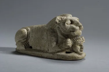 Lid of a recumbent Lion clutching a Head, Napata-Meroe, Upper Nubia