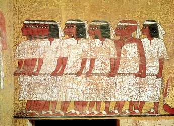 Cortege Pulling the King