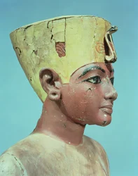 Head of a dummy of the young Tutankhamun wearing a compromise between the crown of the kings of Lower Egypt and the headdress of Nefertiti, New Kingdom