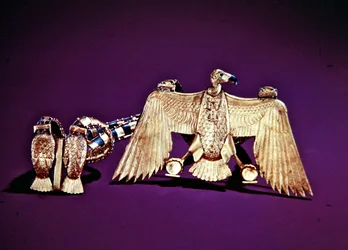 Necklace with vulture pendant, from the tomb of Tutankhamun, New Kingdom